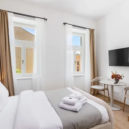 Lovely In The Center Apartment